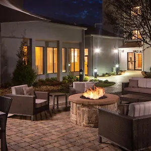 Hotel Courtyard By Marriott Airport